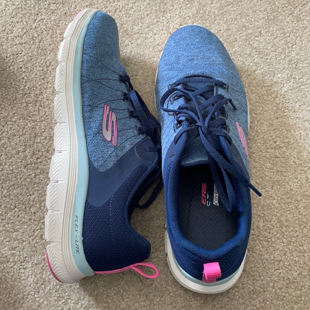 Sketchers sneakers
